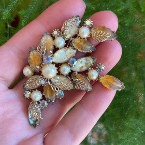 VTG KRAMER FRUIT SALAD RHINESTONE PEARL LEAF FLOWER BROOCH